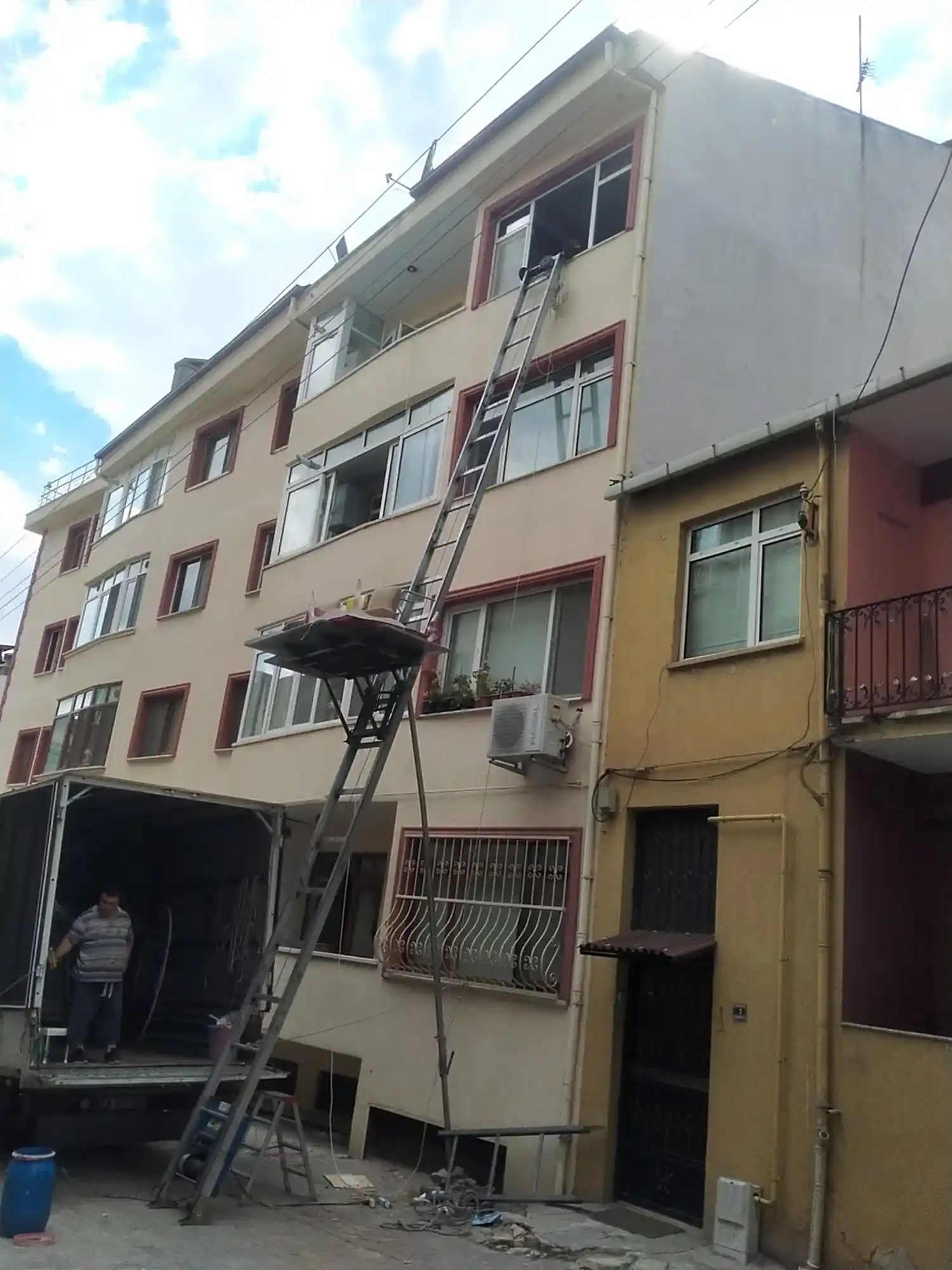 Eşyalarınızı Koruyarak Taşıyoruz - Profesyonel ve Dikkatli